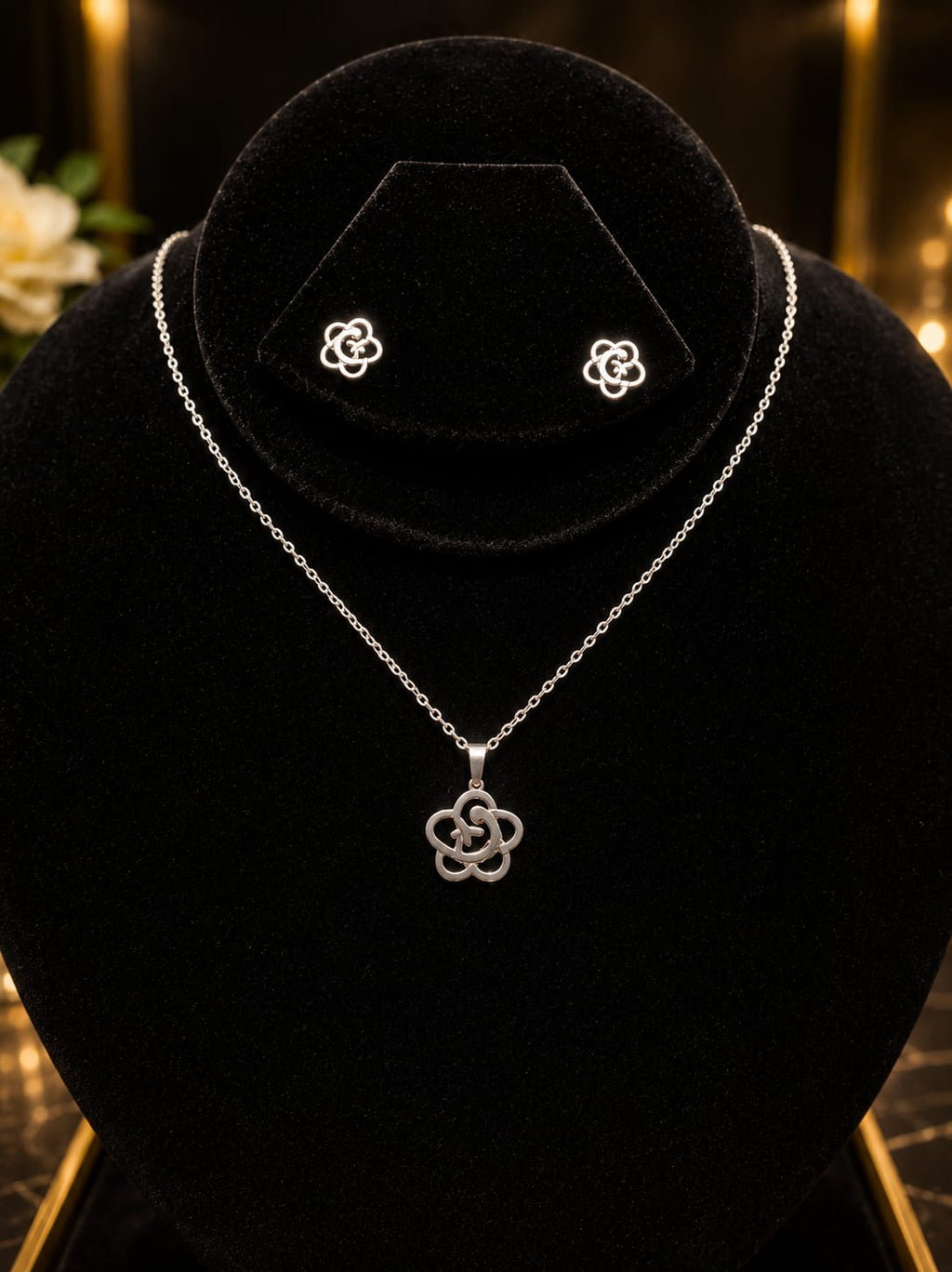 Minimal Silver Flower Pendant Jewelry Set