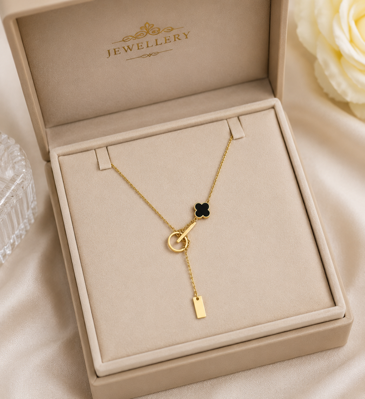 Stainless Steel Clover Pendant Necklace – Minimal Luxury Design
