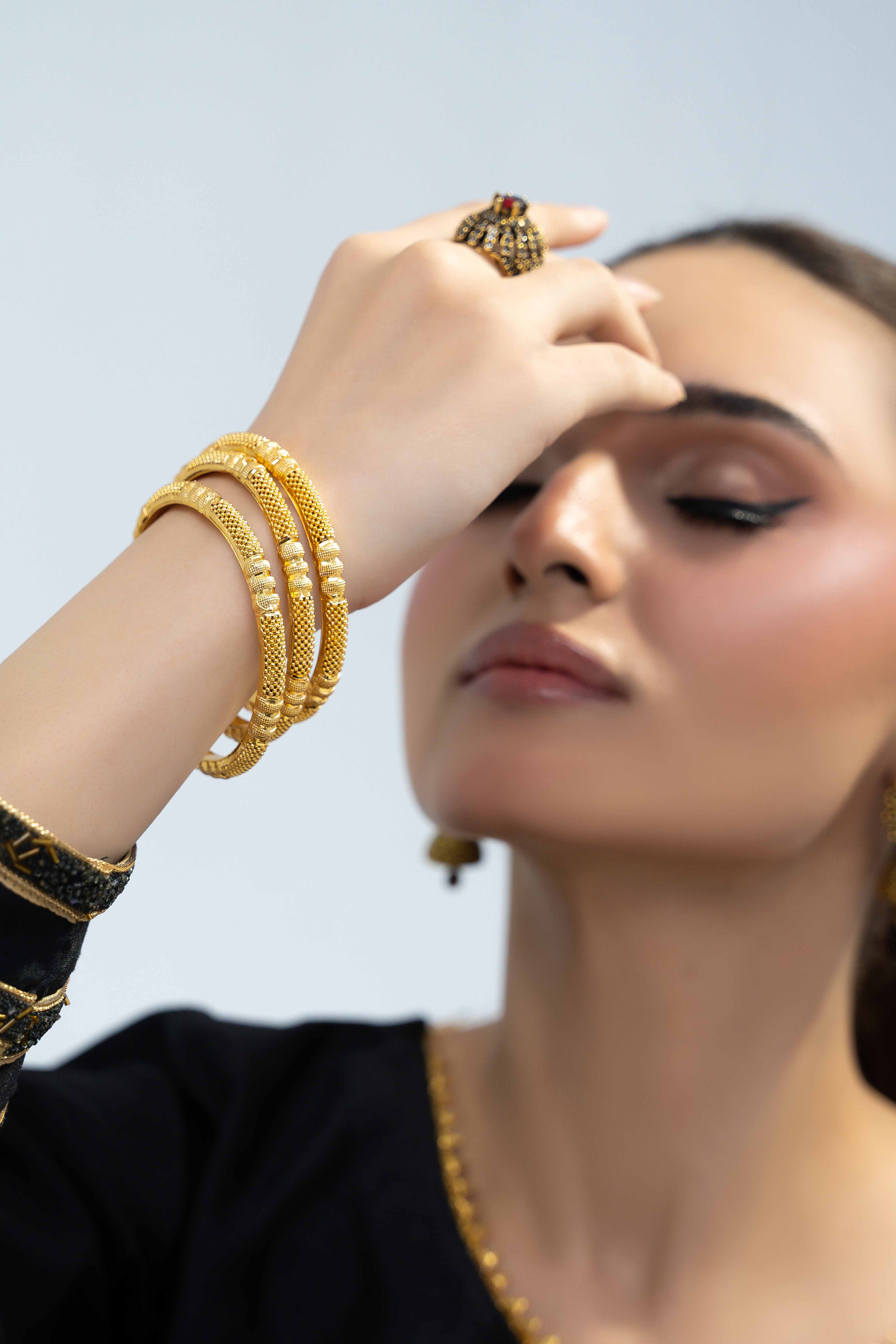 Gold Imitation, set of 6 gold-tone bangles