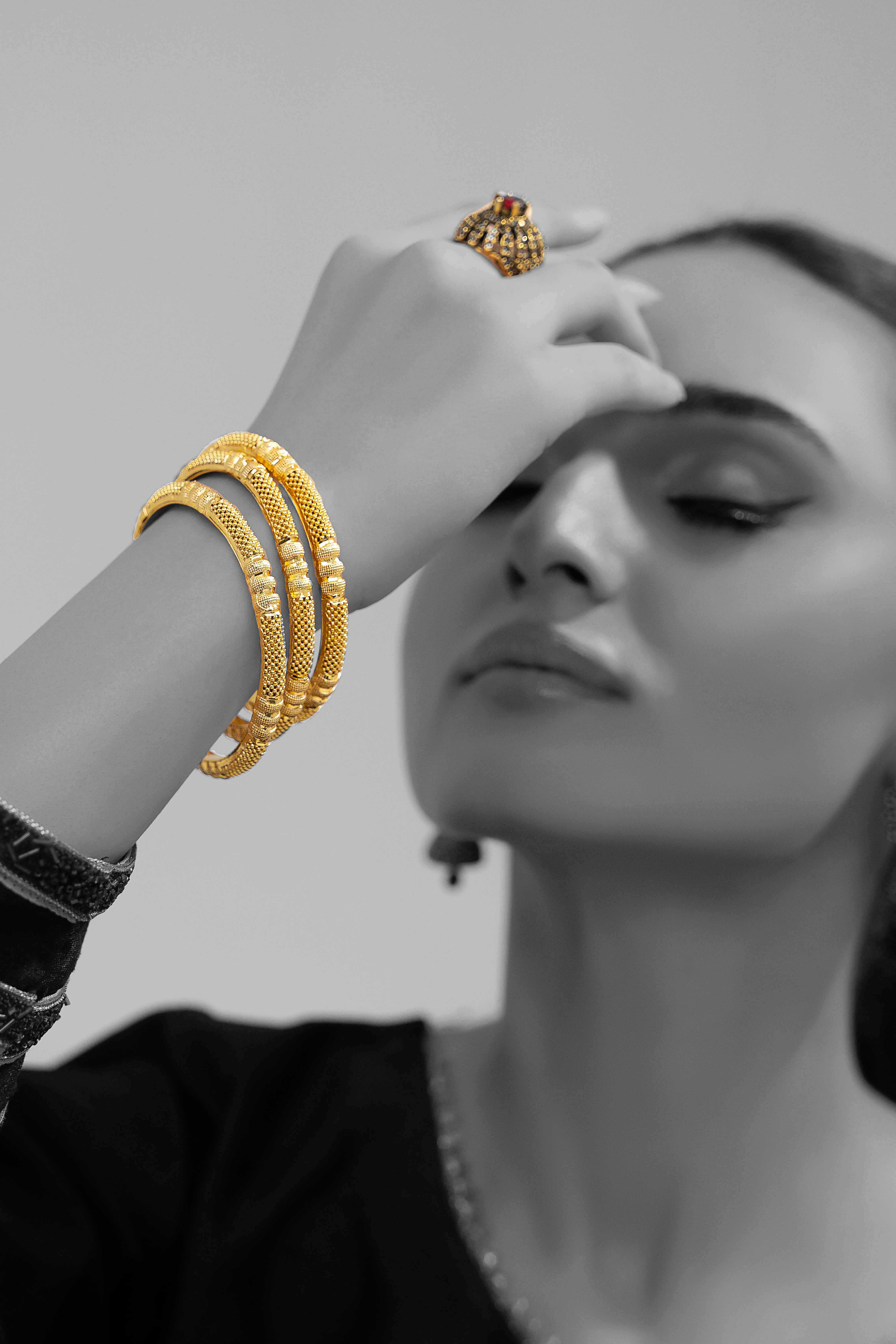 Gold Imitation, set of 6 gold-tone bangles