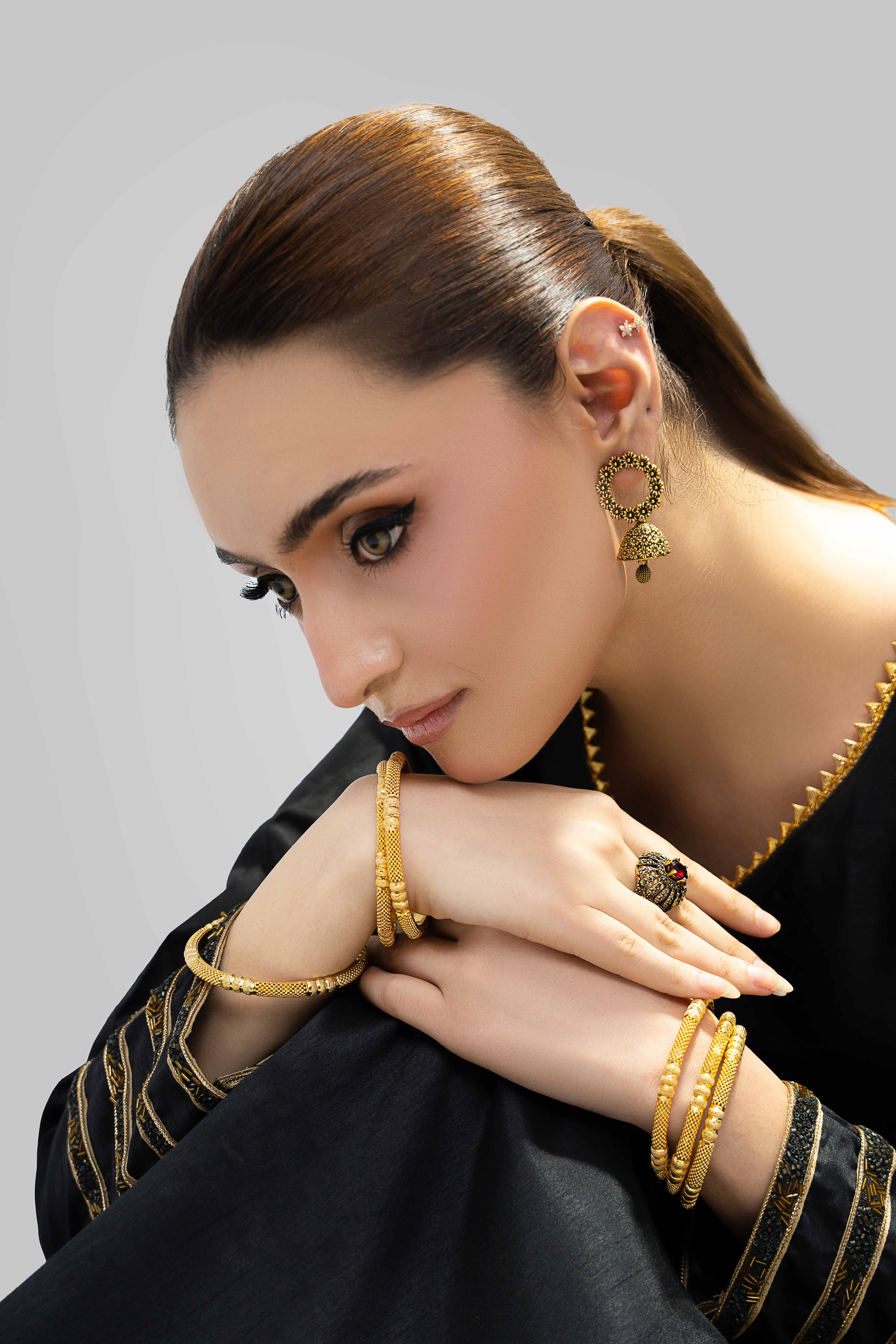 Gold Imitation, set of 6 gold-tone bangles