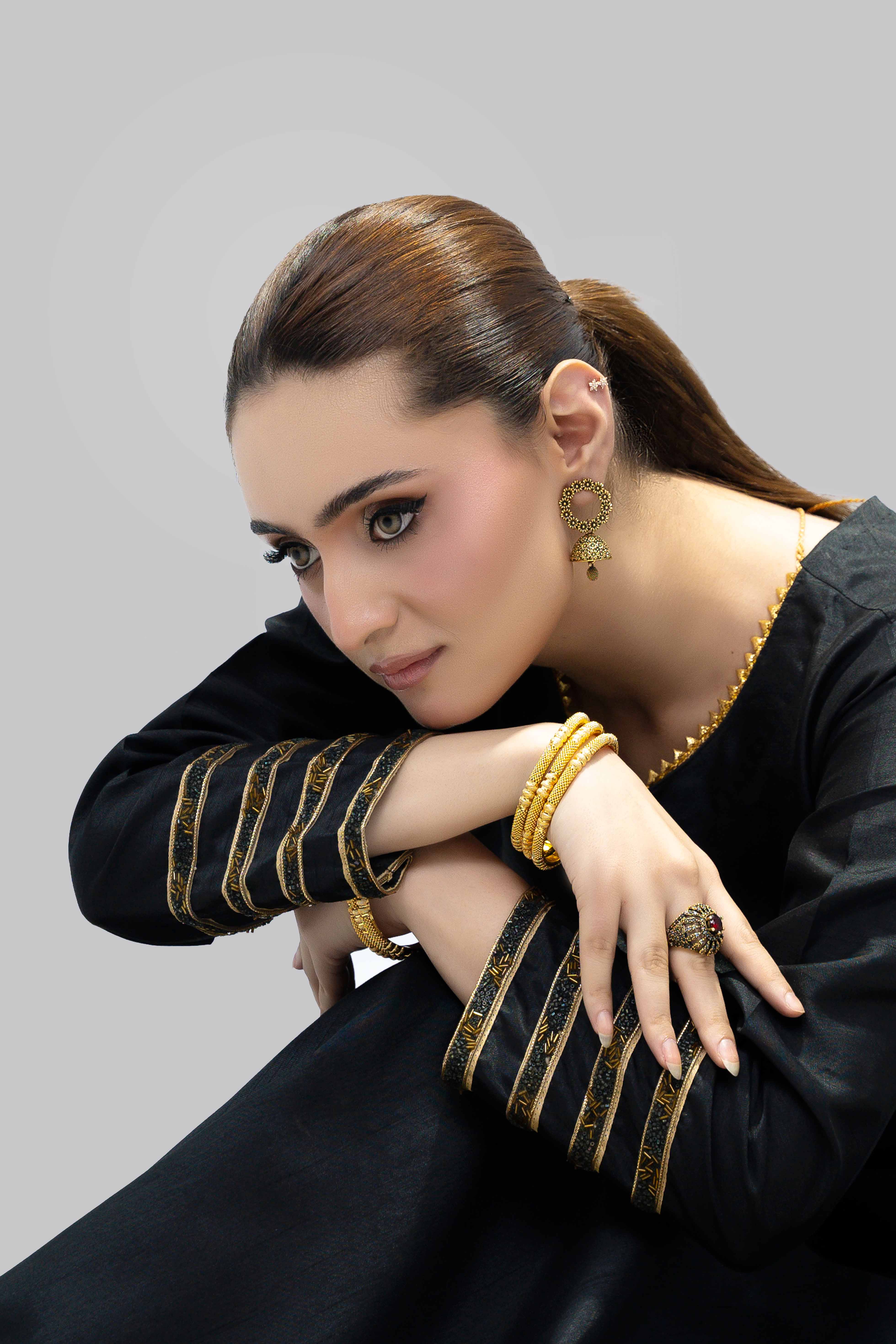 Gold Imitation, set of 6 gold-tone bangles