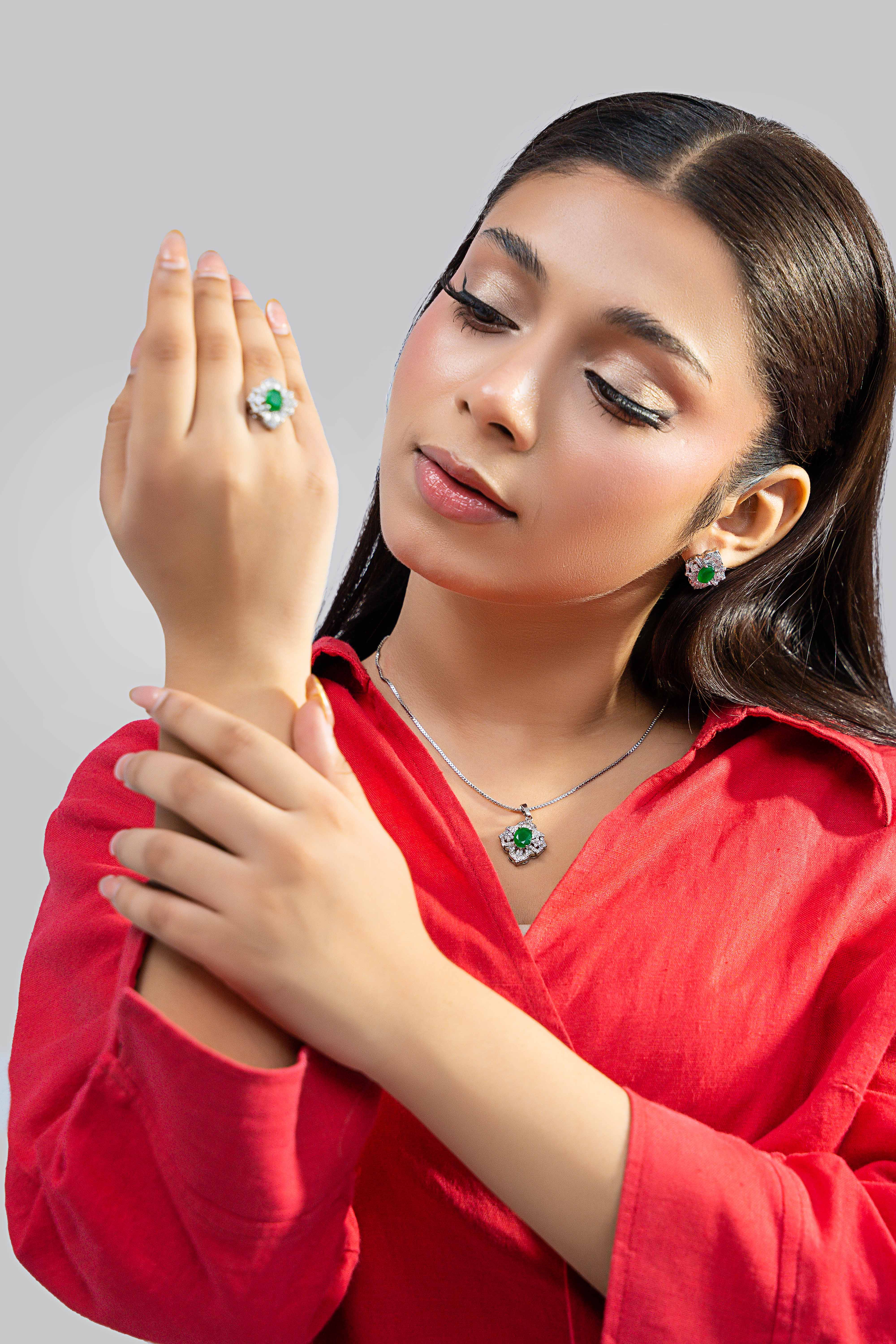 1 Carat Emerald Green Pendant, Ear Studs & Ring Set