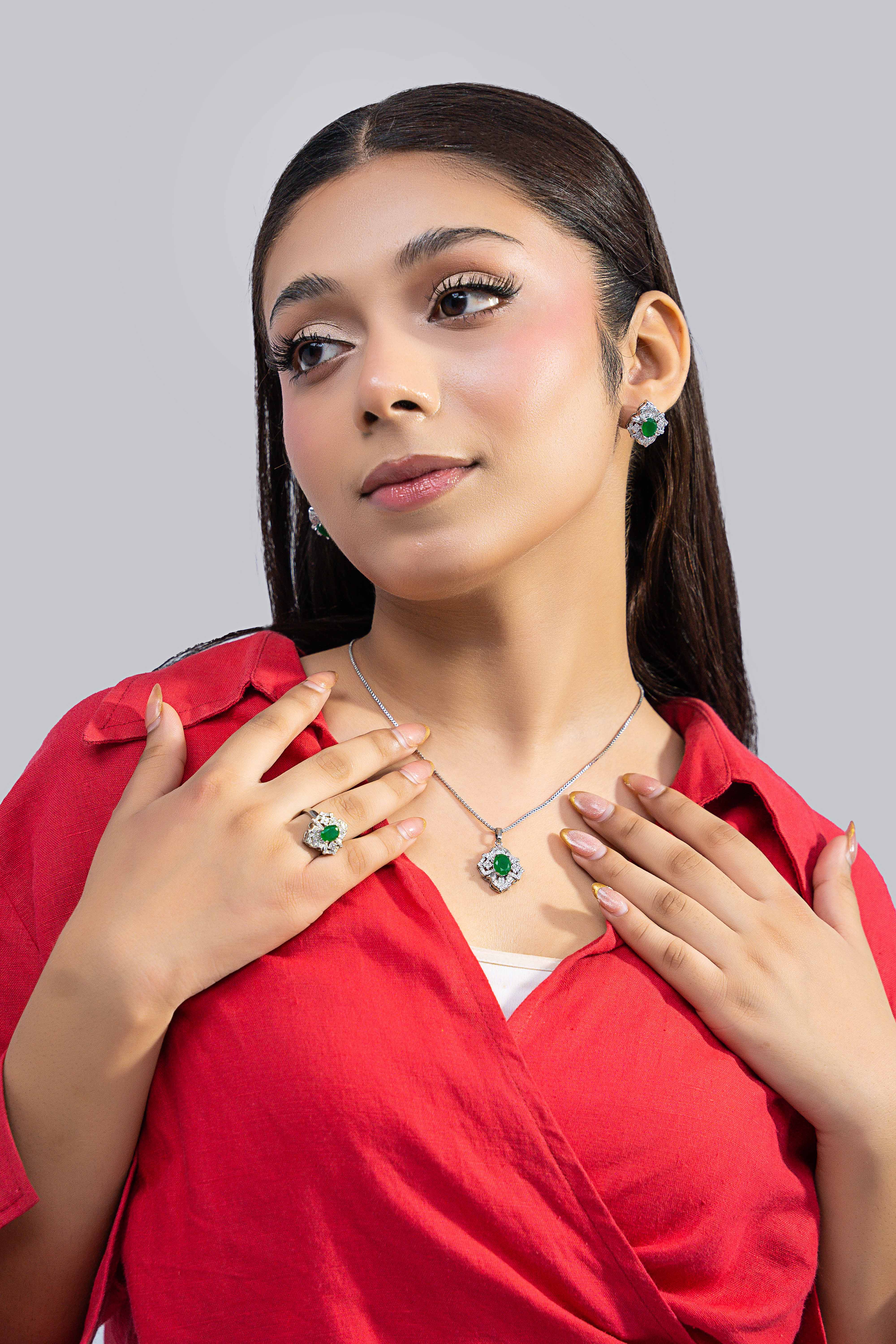 1 Carat Emerald Green Pendant, Ear Studs & Ring Set