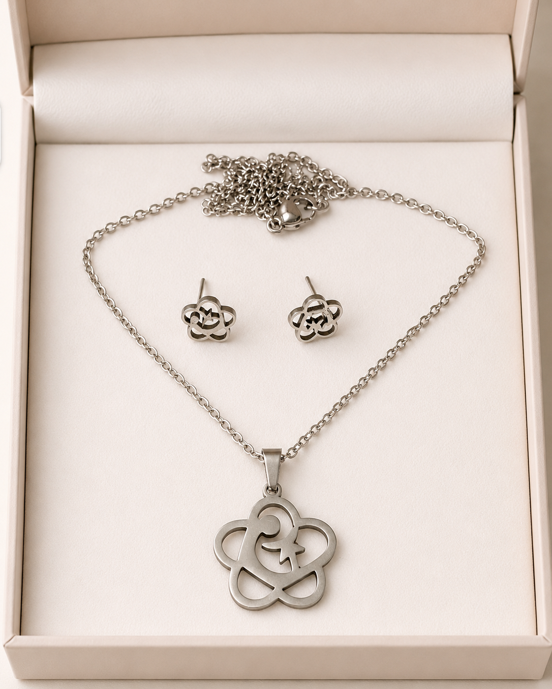 Minimal Silver Flower Pendant Jewelry Set